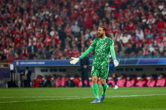 Jan Oblak, enfadado en el Benfica-Atlético de Madrid (Foto: Cordon Press).