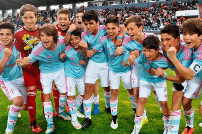 Hugo Sotelo junto a otros canteranos en A Madroa (Foto: RC Celta).