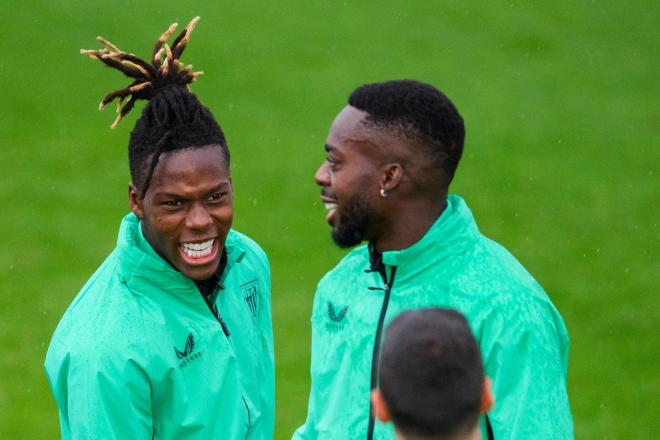 Los hermanos, Nico Williams e Iñaki, en un entrenamiento en Lezama (Foto. Athletic Club).