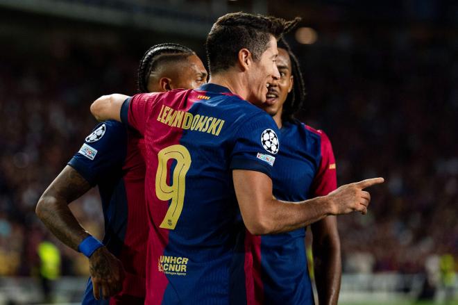 Robert Lewandowski celebra uno de sus goles en el Barcelona-Young Boys (Foto: Cordon Press).