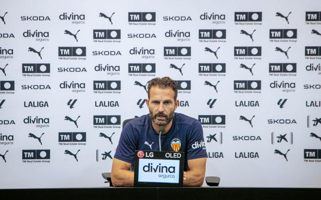 Rubén Baraja, en rueda de prensa (Foto: Valencia CF).