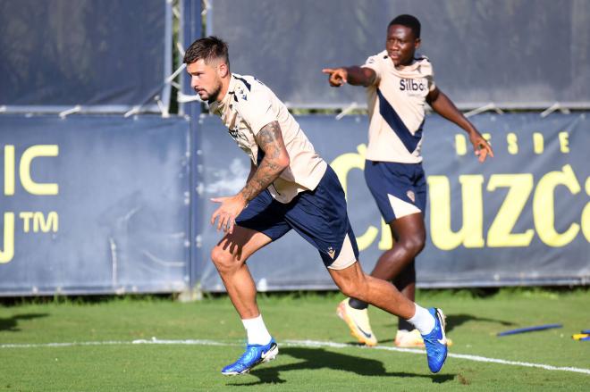 Kovacevic, entrenando en El Rosal (Foto: Cádiz CF).