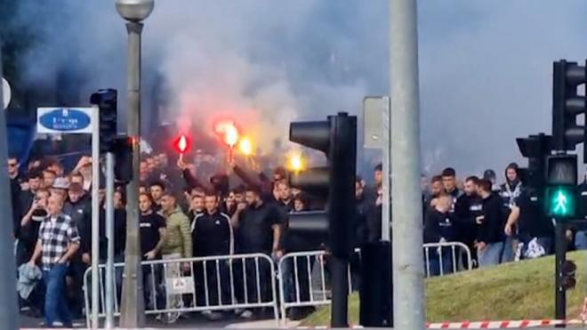 Llegada de los ultras del Anderlecht al Reale Arena.