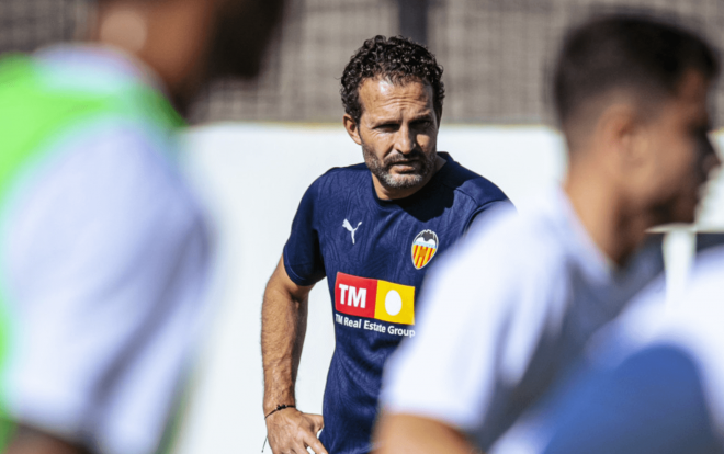 Rubén Baraja, en un entrenamiento (Foto: Valencia CF).