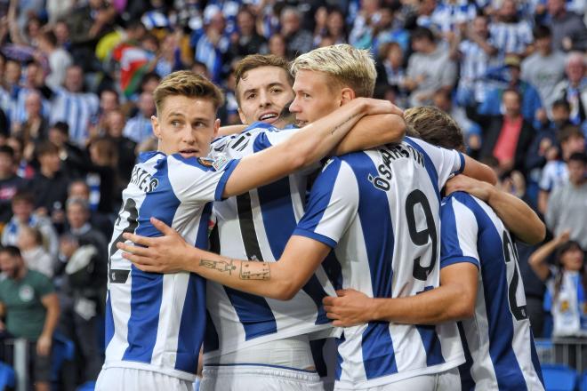 Los jugadores de la Real celebran un gol (Foto: Giovanni Batista).