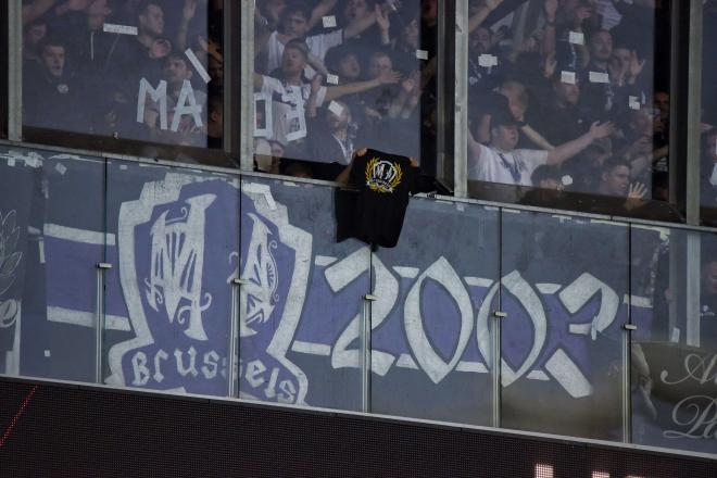 Los ultras del Anderlecht en el Reale Arena (Foto: Giovanni Batista).