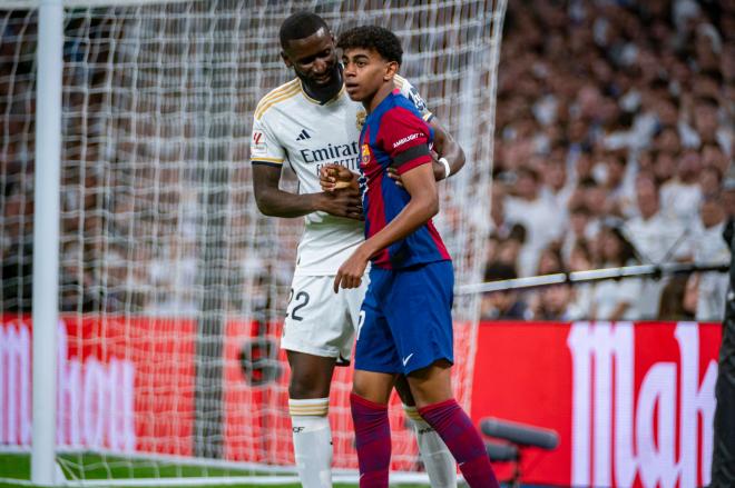 Antonio Rüdiger y Lamine Yamal, en un Clásico (Foto: Cordon Press).