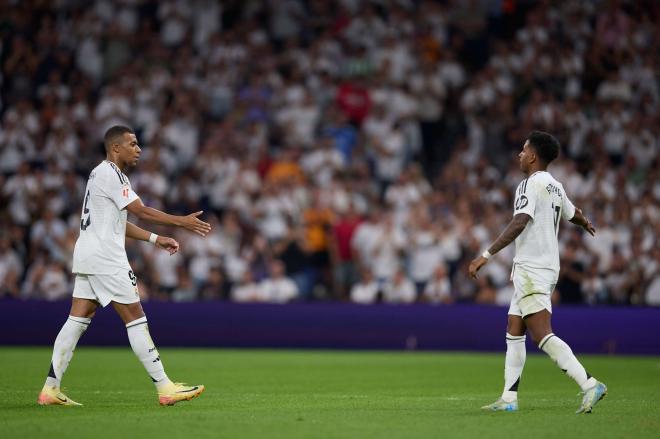 Mbappé y Rodrygo celebrando un gol con el Real Madrid (Foto: Cordon Press).