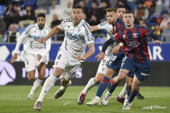 Alcaraz, durante el Huesca - Cádiz (Foto: LaLiga).