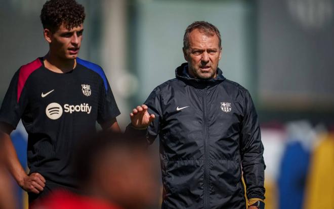 Hansi Flick, en una sesión del Barcelona (Foto: FCB).