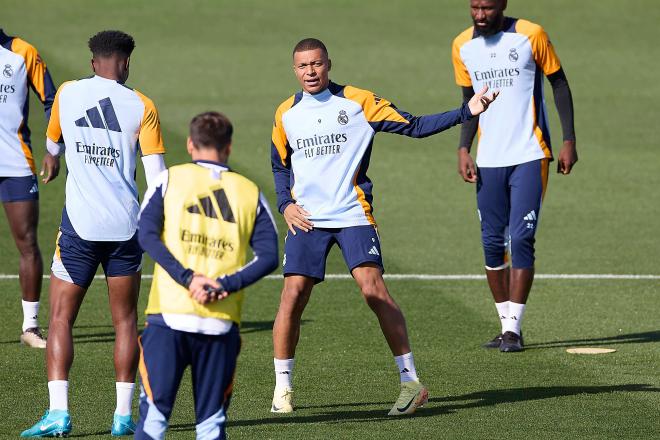 Kylian Mbappé, en una sesión del Real Madrid (Foto: Cordon Press).