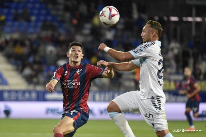 Ontiveros, durante el Huesca - Cádiz (Foto: LaLiga).