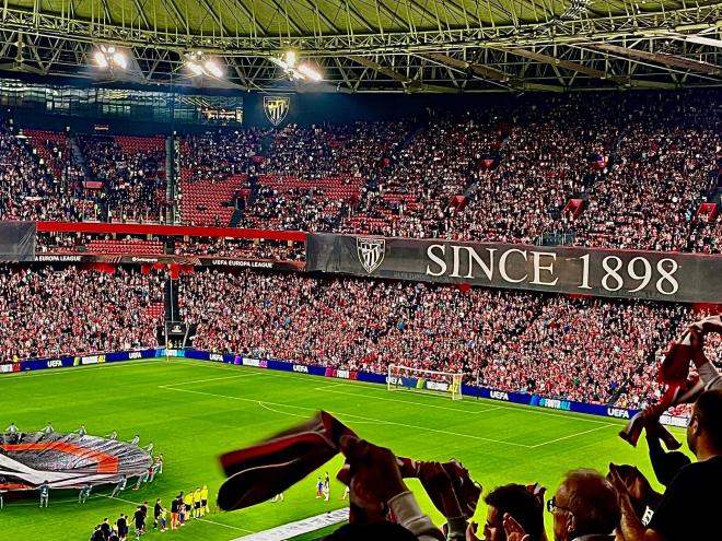 San Mamés, campo del Athletic Club, a todo pulmón en un partido previo de la Fase Liga de la UEFA Europa League (Foto: El Desmarque Bizkaia).