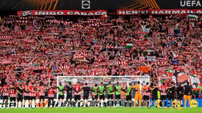 Los leones celebran la victoria en San Mamés ante el AZ (Foto: Athletic Club).