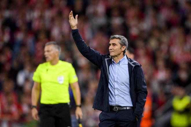 Ernesto Valverde dirige en San Mamés en la Europa League (Foto: Athletic Club).