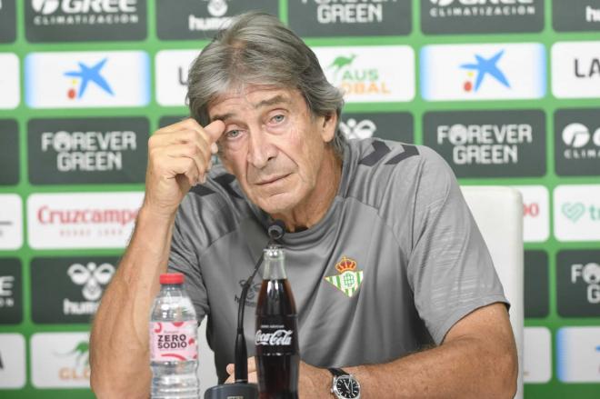 Manuel Pellegrini en la rueda de prensa (foto: Kiko Hurtado).