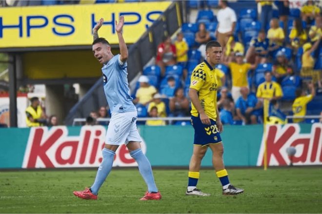 Iago Aspas pide a sus compañeros irse del partido (Foto: EFE).