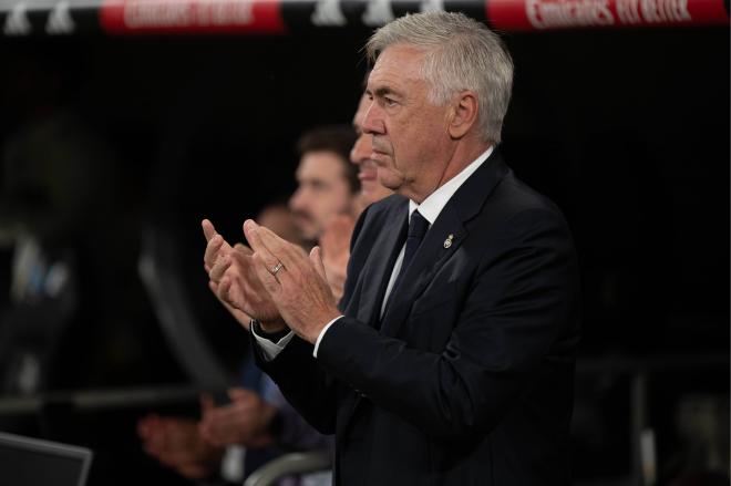 Carlo Ancelotti, durante el Real Madrid-Villarreal (Foto: Cordon Press).