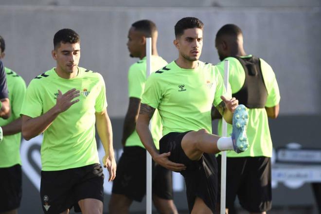 Marc Bartra en el entrenamiento del Real Betis (foto: Kiko Hurtado).