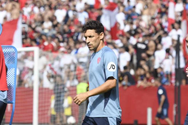 Jesús Navas, en el entrenamiento en el Sánchez-Pizjuán antes del derbi (FOTO: Kiko Hurtado).