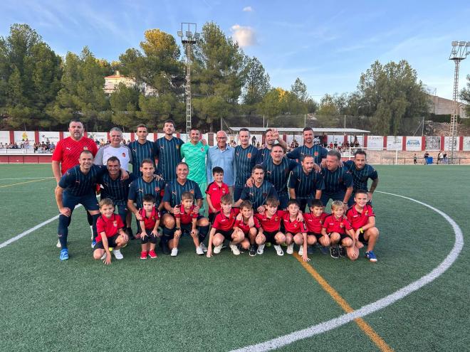 Leyendas del Valencia CF en Catadau, homenaje a Juan Sánchez