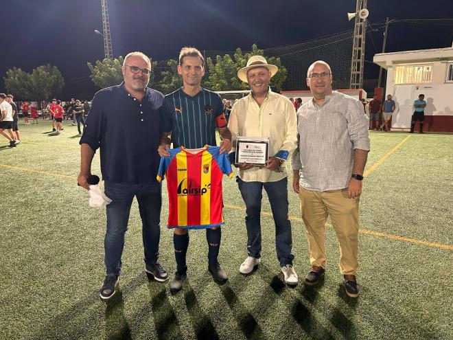 Leyendas del Valencia CF en Catadau, homenaje a Juan Sánchez