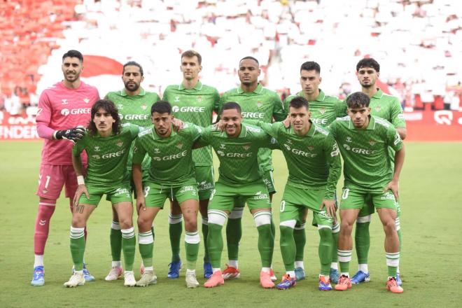 El once del Betis en el derbi contra el Sevilla (Foto: Kiko Hurtado)