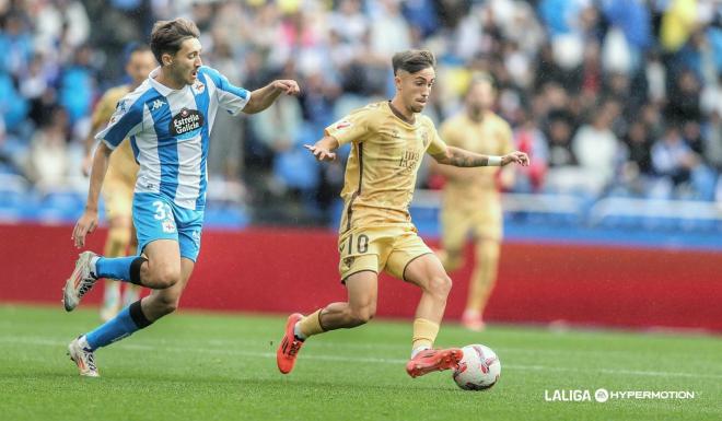 Larrubia conduce en el Dépor - Málaga (Foto: LALIGA).