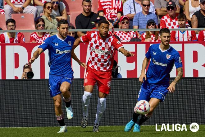 De Marcos y Sancet en el Girona - Athletic (Foto: LALIGA).