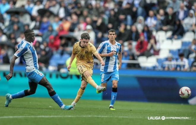 Disparo de Ochoa en el Dépor - Málaga (Foto: LALIGA).