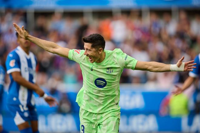 Robert Lewandowski celebra un gol en el Alavés-Barcelona (Foto: LaLiga).