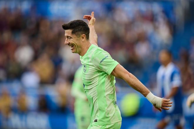 Robert Lewandowski celebra un gol en el Alavés-Barcelona (Foto: LaLiga).