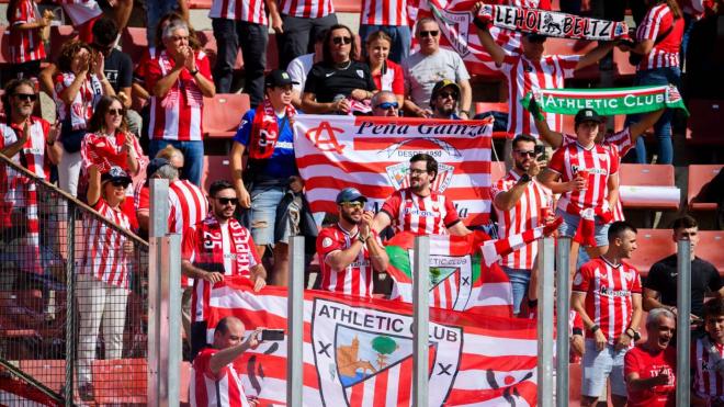 La afición rojiblanca presente en el partido ante el Girona en Montilivi (Foto: Athletic Club).