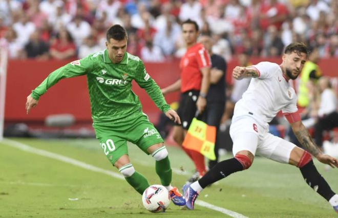 Giovani Lo Celso con la pelota (foto: Kiko Hurtado).