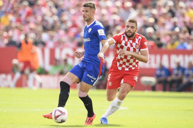 Gorka Guruzeta la toca el domingo ante el Girona FC en Montilivi (Foto: Athletic Club).