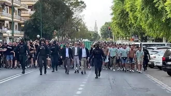 Los aficionados del Betis en el Sánchez-Pizjuán (Foto: Kiko Hurtado).