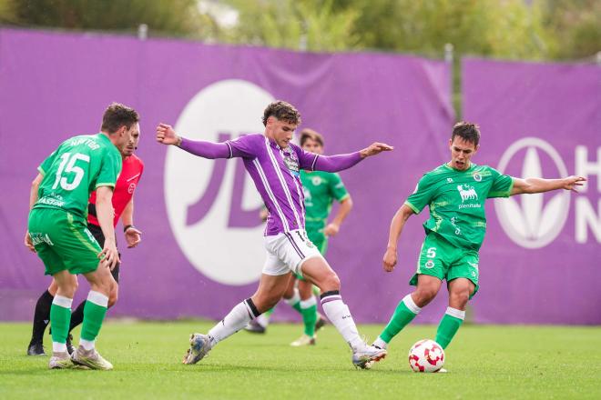 Jorge Delgado, ante el Rayo Cantabria (Foto: Real Valladolid).