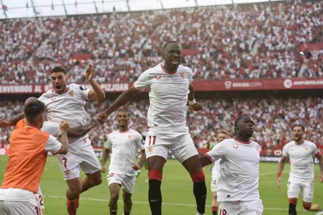 Dodi Lukebakio, celebrando su gol ante el Betis (Foto: Kiko Hurtado).