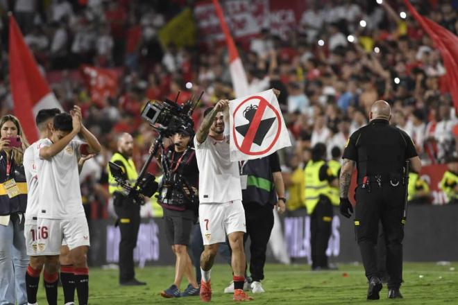 Isaac Romero al final del partido (foto: Kiko Hurtado)..jpg