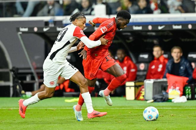 Alphonso Davies, en el Eintracht-Bayern (Foto: Cordon Press).