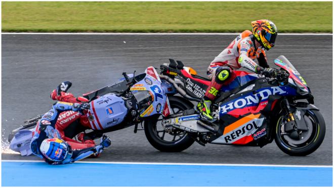 El accidente de Joan Mir y Álex Márquez en el GP de Japón. (Fuente: Europa Press)