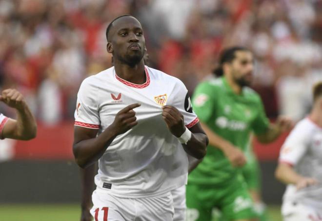 Dodi Lukebakio, celebrando su gol ante el Betis (Foto: Kiko Hurtado).