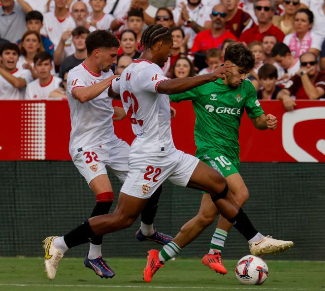 José Ángel Carmona, ante el Betis (Foto: Cordon Press).