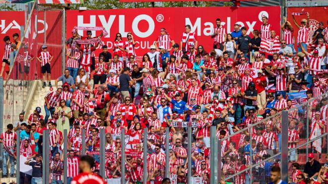 La afición del Girona durante el partido ante el Athletic (Cordon Press)