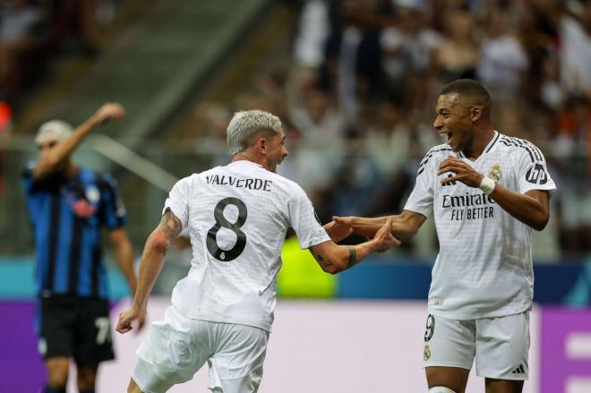 Fede Valverde y Kylian Mbappé en la Supercopa de Europa (Foto: Cordon Press)