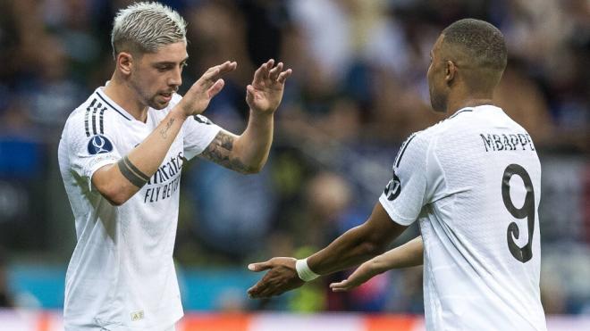 Fede Valverde y Kylian Mbappé en la Supercopa de Europa (Foto: Cordon Press)