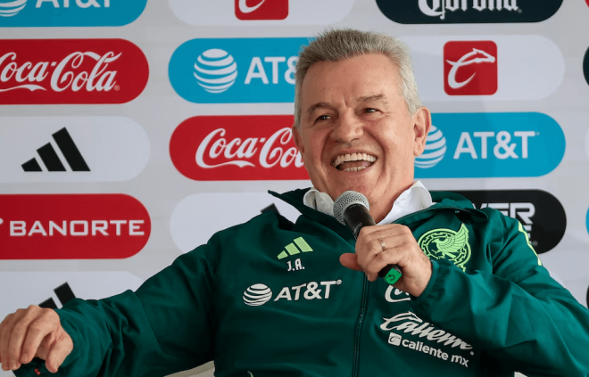 Javier Aguirre y su cuerpo técnico