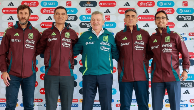 Javier Aguirre y su cuerpo técnico