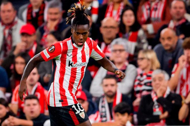 El extremo Nico Williams la lleva durante un partido de los leones de Ernesto Valverde en San Mamés (Foto: Athletic Club).