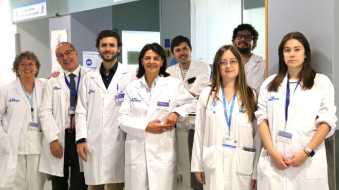 Conjunto de profesionales del Hospital Vall d'Hebron que han participado en el proyecto (Foto: Hospital Vall d'Hebron)